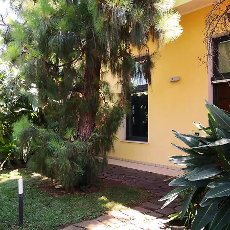 Domus Open Space Bed & Breakfast *